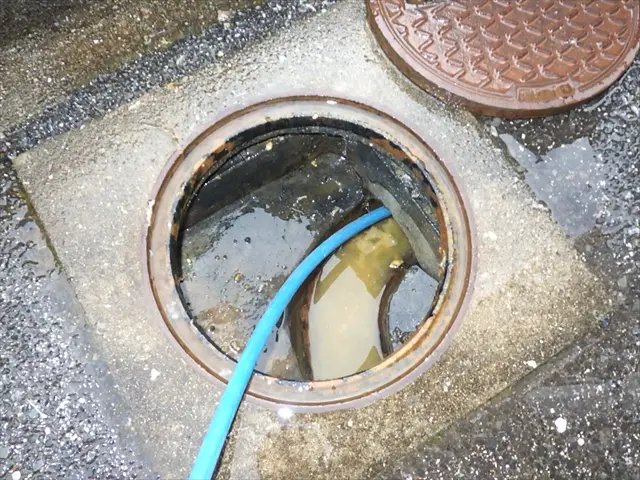 倉敷市 戸建て トイレつまり抜き・汚水管洗浄 洗浄中