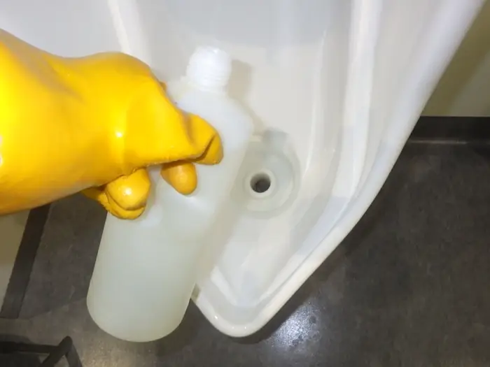 岡山市 戸建て トイレつまり抜き 薬剤を注入